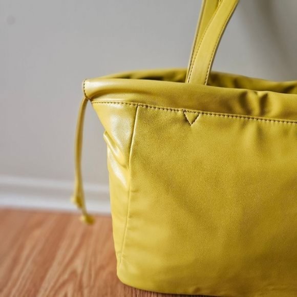 Carpisa Vegan Leather Tote Bag. - Picture 8 of 14